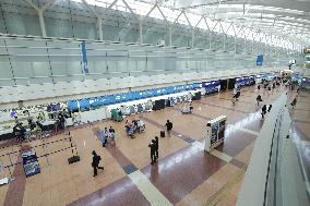 Haneda Airport quiet due to new coronavirus